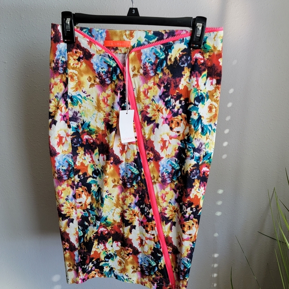 Floral Pencil skirt - Picture 4 of 5
